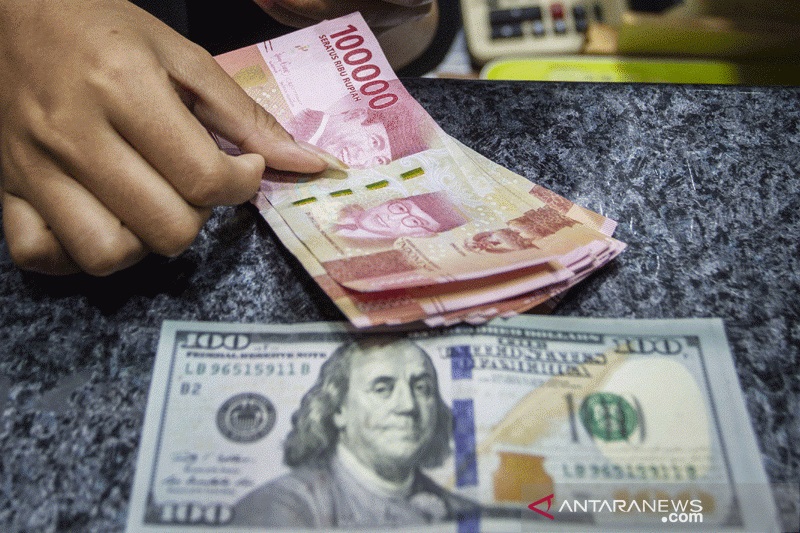 illustration: Indonesian rupiah and US dollar